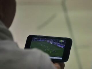 online sports betting features, gameday betting experience, live betting advantages, mobile sports betting, sports betting app features, best sports betting platforms, real-time betting tools, online betting bonuses, betting site popular features, sports betting tips
